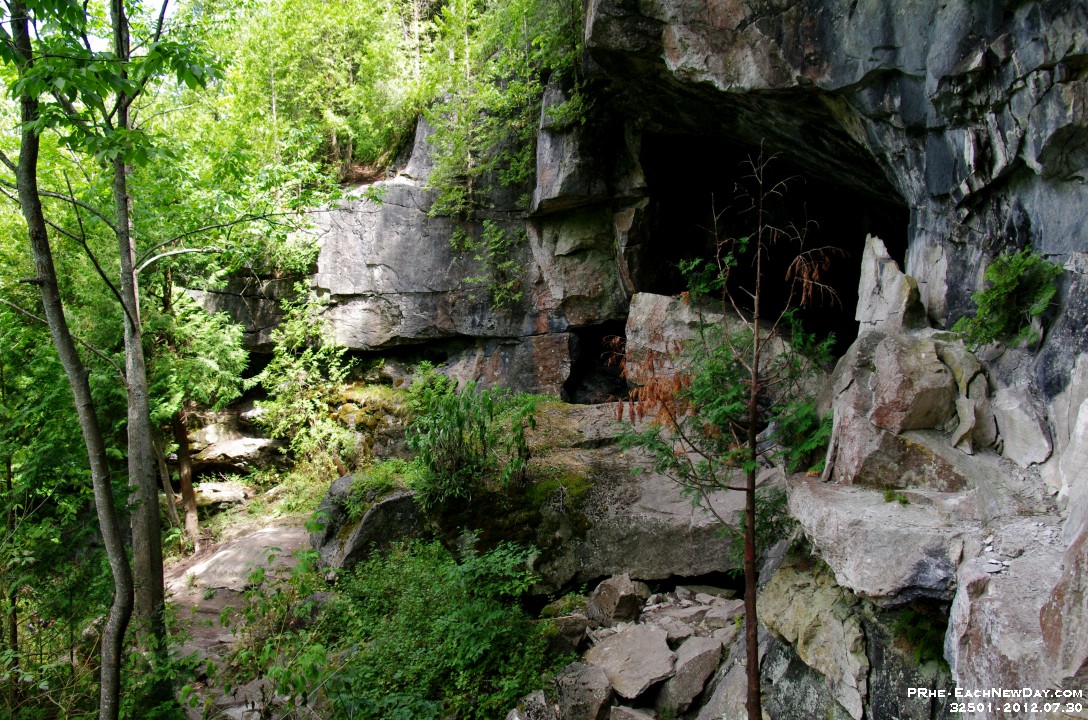 32501CrLe - Greig's Caves